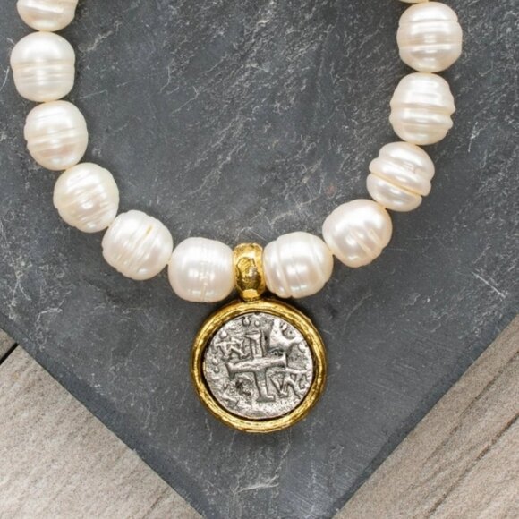 NWT Julio Designs Handmade Freshwater Pearl Coin Cross Stretch Bracelet - Picture 6 of 6